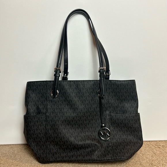 Michael Kors Handbags - Michael Kors shoulder bag